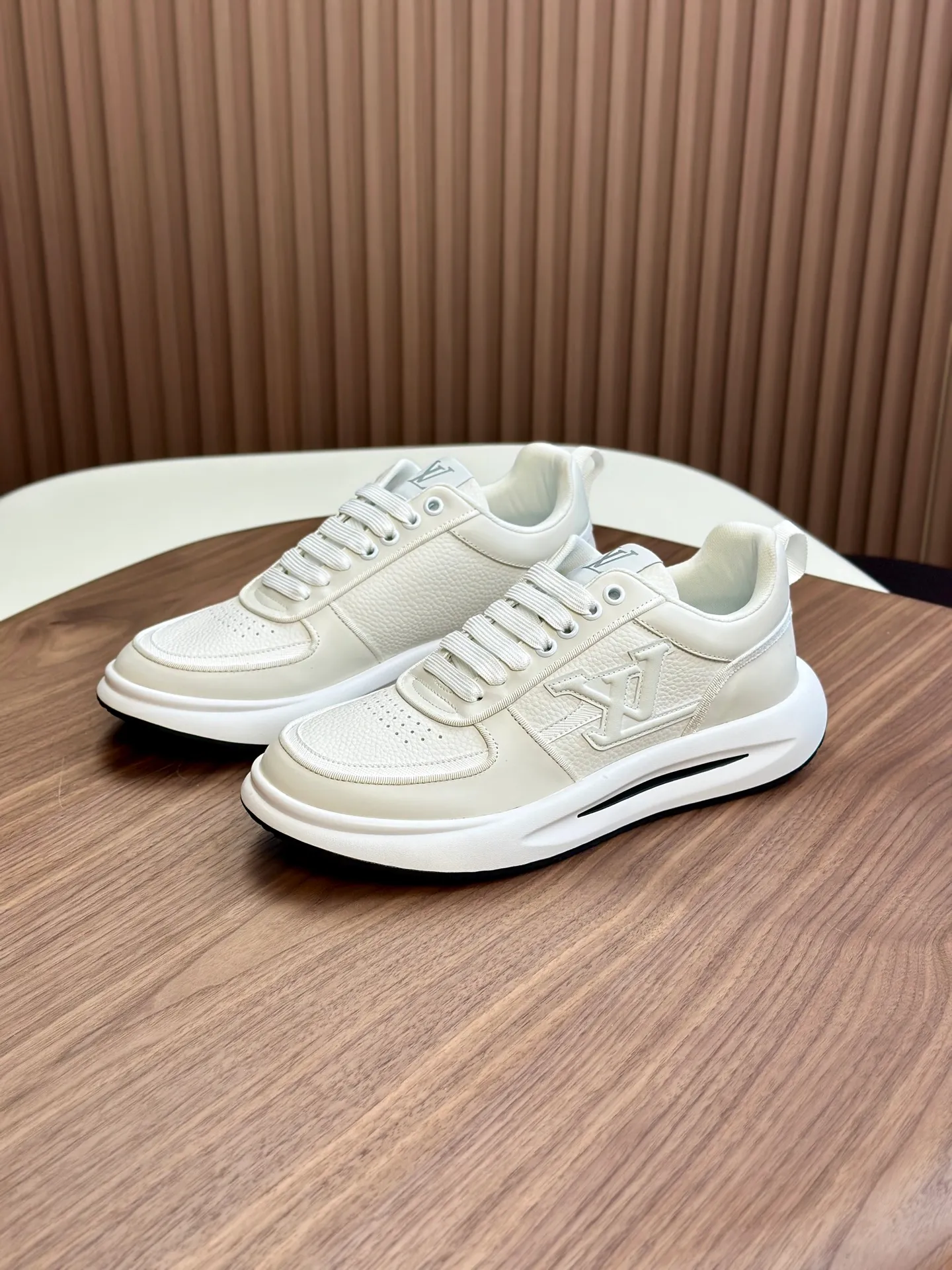 Men's shoes💰780 Lv 🔍Top purchasing agent🇮🇹 Louis Vuitton, the sports sneaker counter is synchronized, the uppers are imported from Italy, high-quality splicing colorful and complex crafts, the imported mesh padding is soft and comfortable, soles: original soles specially provided by the original factory, T men's men's shoes 💰U exclusive movable molded soles are super comfortable, original factory and single goods, 🔍🔍high quality, you can enter and leave the counter at will, welcome to compare, code number 38-44 (customized 45)